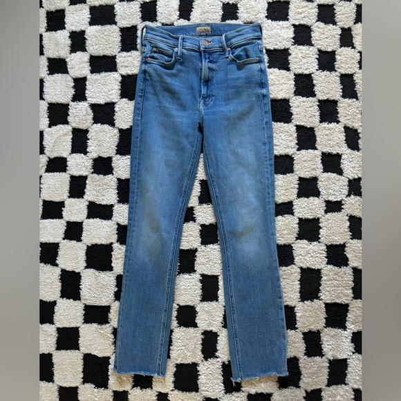 Mother - The Mid Rise Dazzler Ankle Fray Denim Jeans in Riding the Cliffside - Picture 5 of 10